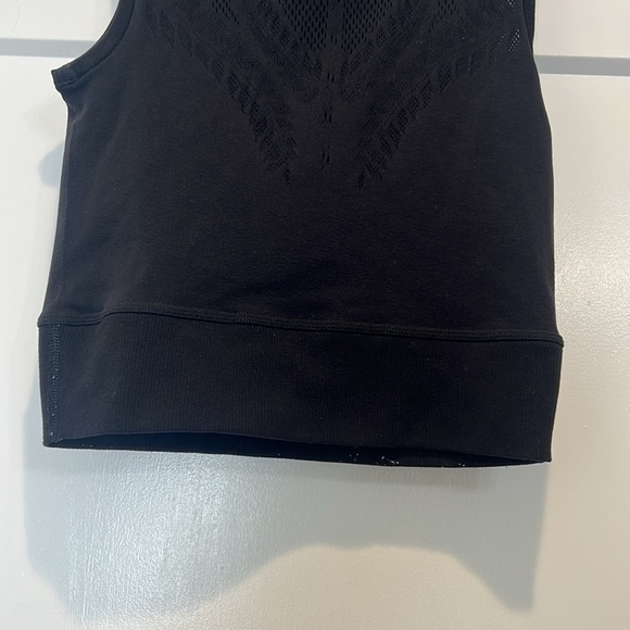 Athleta Black Crop Top with Sleek Design size xxs/xs. - Picture 3 of 7